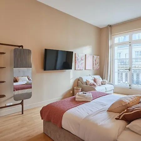 Elegant 2-bedroom - Trocadéro Parigi